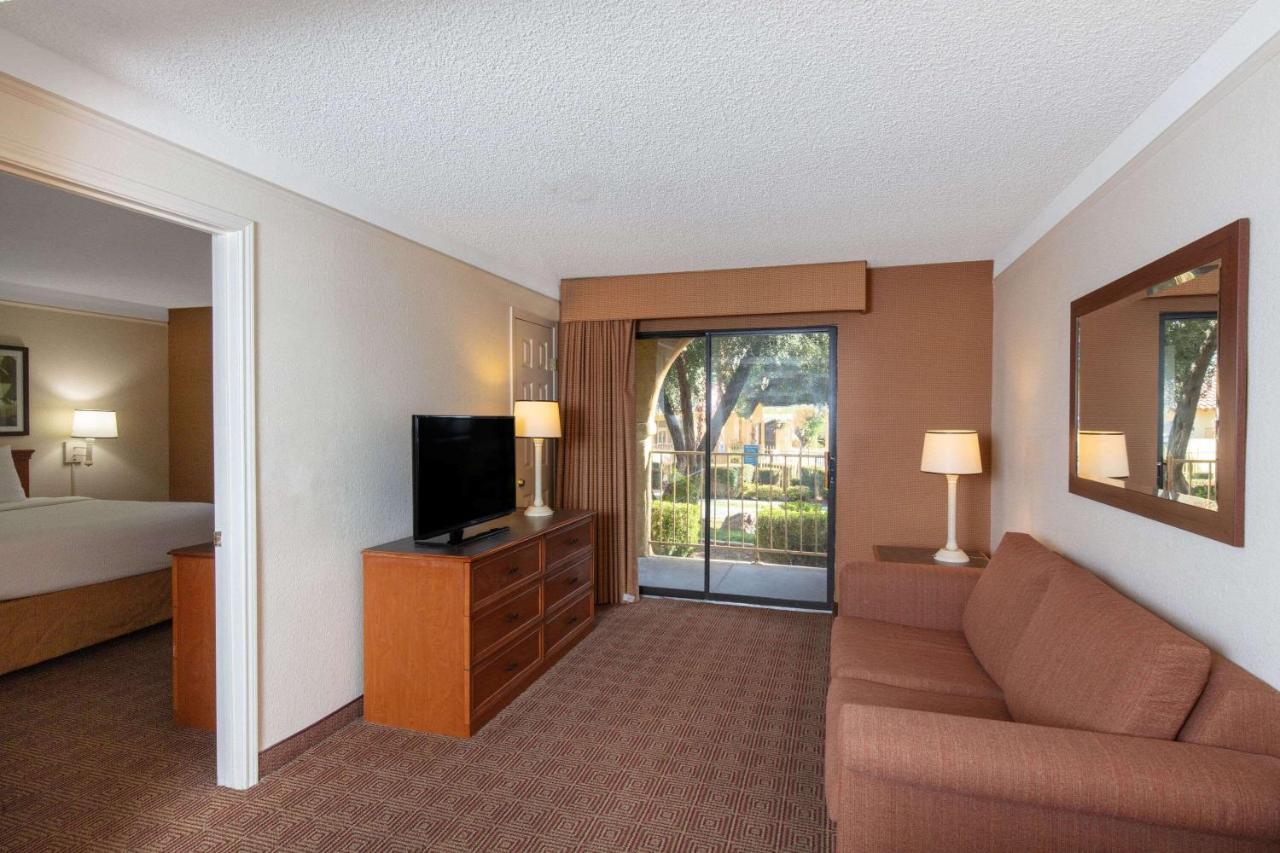 La Quinta By Wyndham Las Vegas Airport N Conv. Exteriör bild